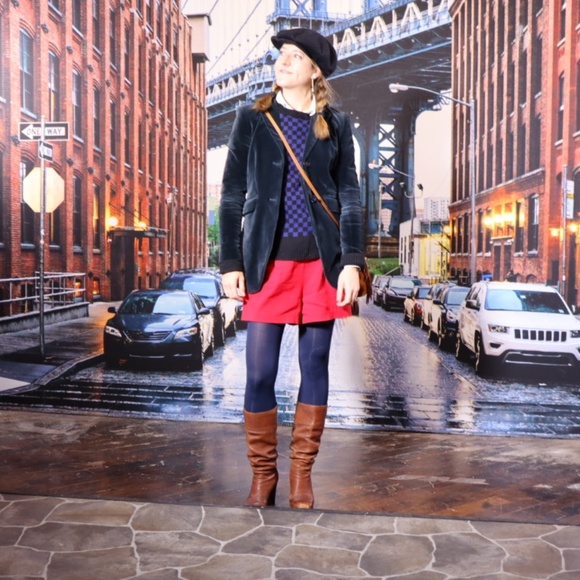 Red shorts - Picture 1 of 2